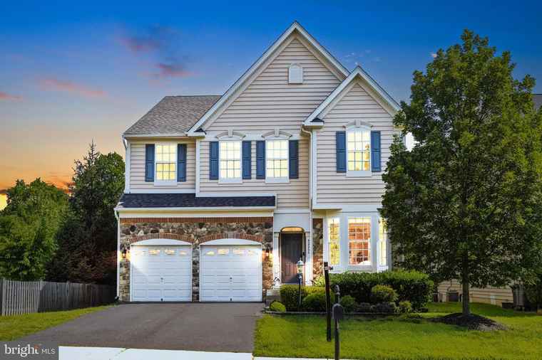 Photo of 42262 Sand Pine Pl Chantilly, VA 20152