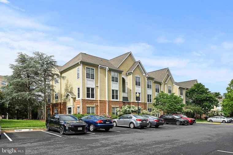 Photo of 12901 Alton Sq #102 Herndon, VA 20170