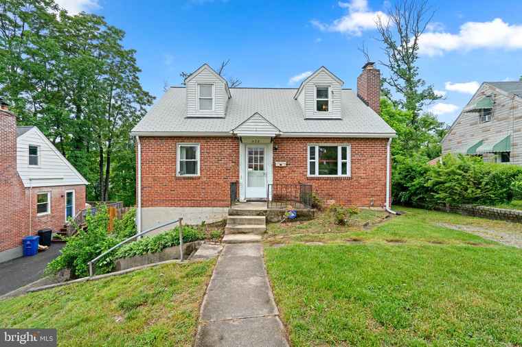 Photo of 428 Bloomsbury Ave Catonsville, MD 21228