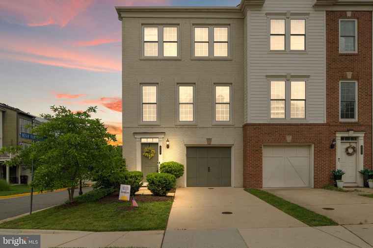 Photo of 235 Star Violet Ter Leesburg, VA 20175