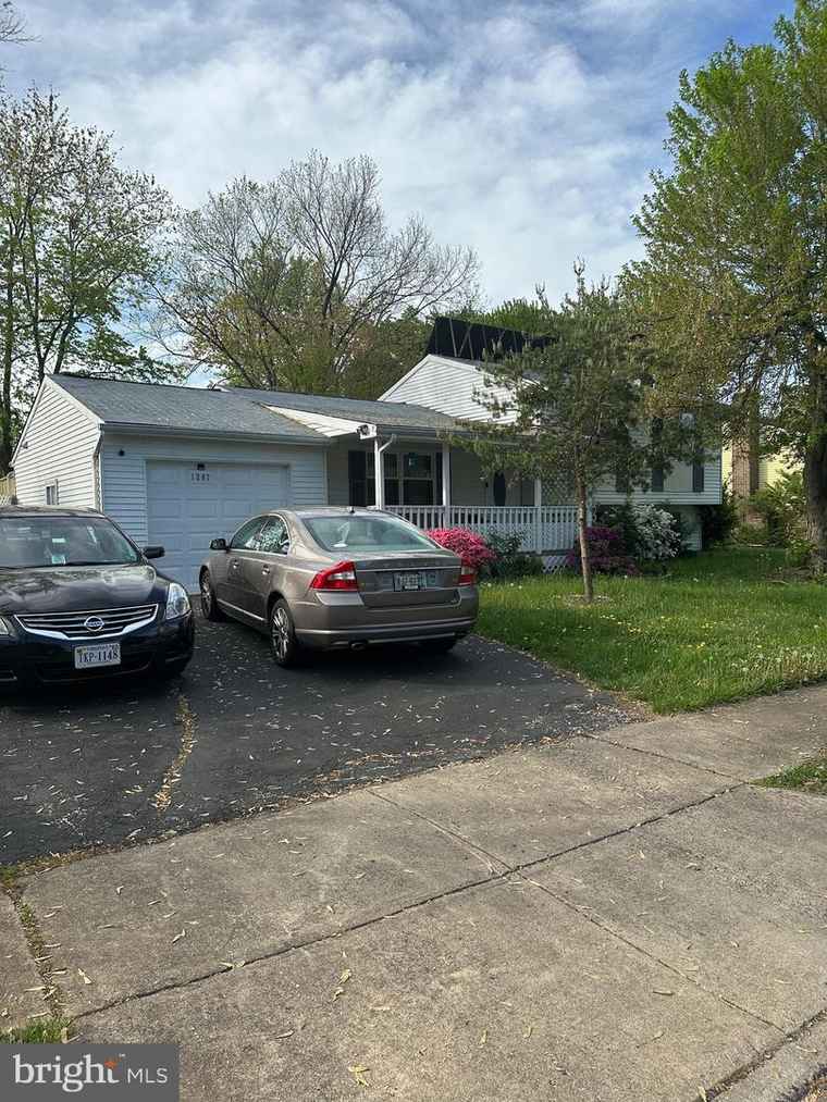 Photo of 1207 Sunrise Ct Herndon, VA 20170