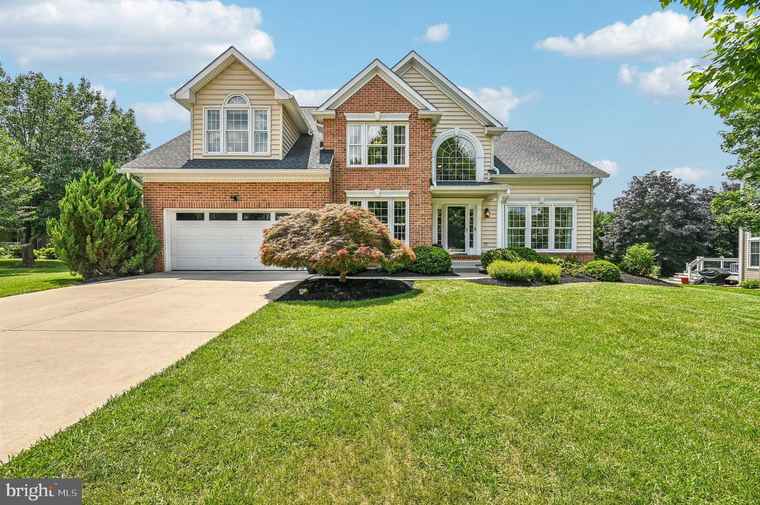 Photo of 606 Firethorn Ct Mount Airy, MD 21771