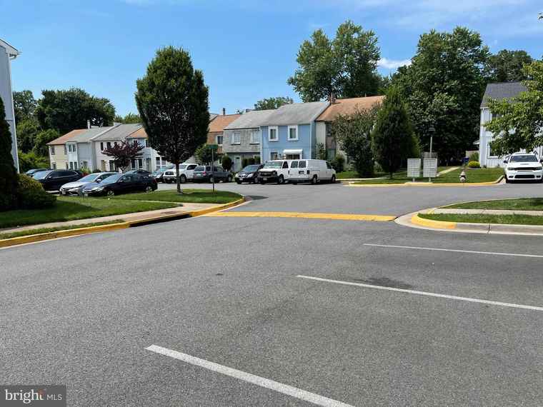 Photo of 1020 Queens Ct Herndon, VA 20170