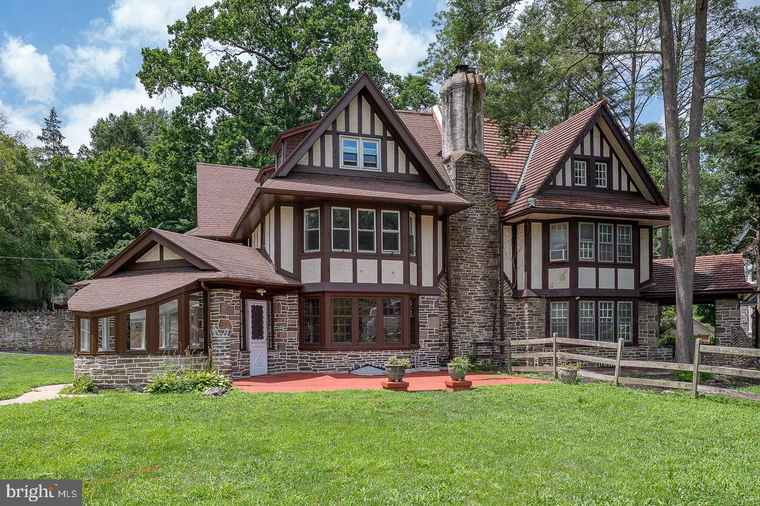 Photo of 6640 Lincoln Dr Philadelphia, PA 19119