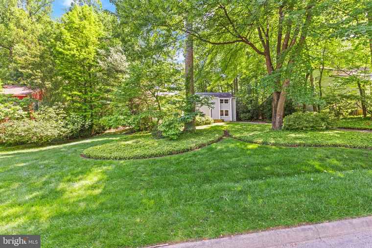 Photo of 1925 Upper Lake Dr Reston, VA 20191