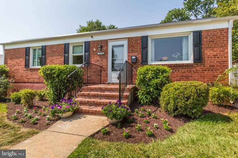 Photo of 4819 Topping Rd Rockville, MD 20852