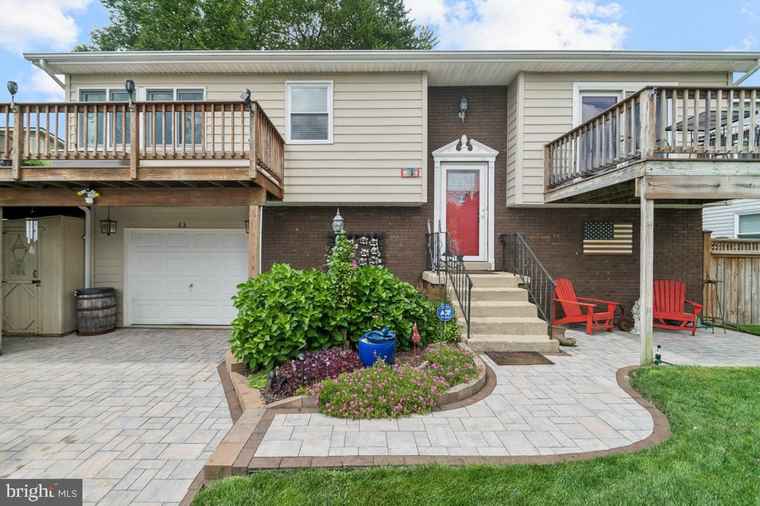 Photo of 831 Shore Dr Edgewater, MD 21037