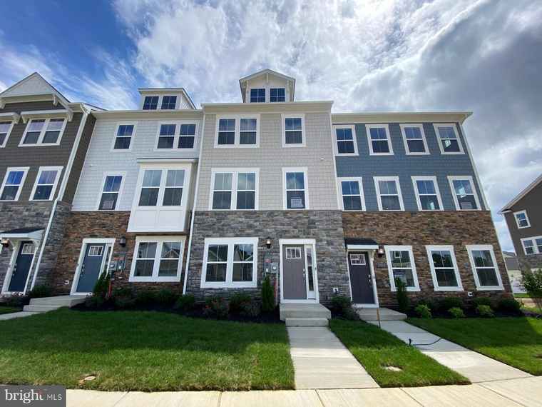 Photo of 10560 Roundstone Ln White Plains, MD 20695
