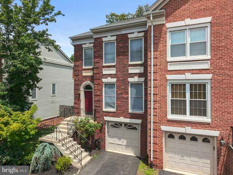 Photo of 5130 Woodfield Dr Centreville, VA 20120
