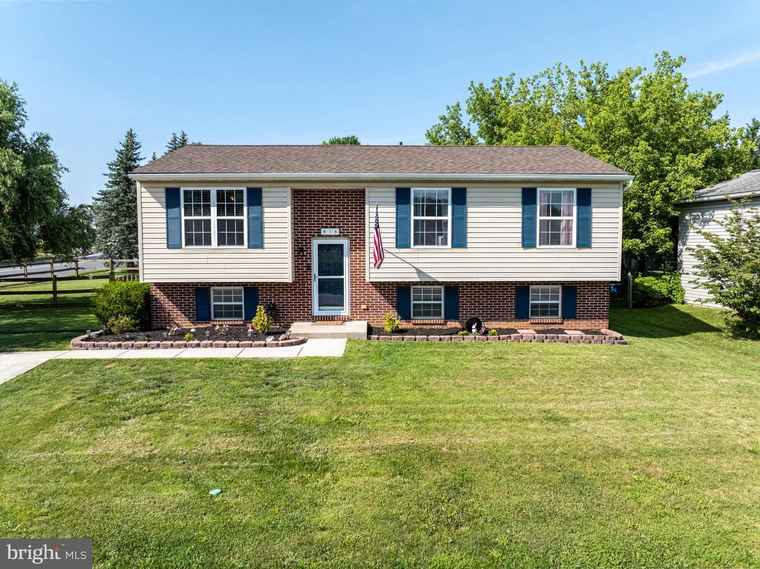 Photo of 816 Windsor Dr Westminster, MD 21158