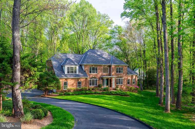 Photo of 11200 Elmview Pl Great Falls, VA 22066