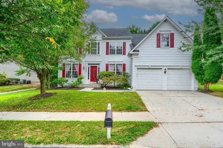 Photo of 18405 Crownsgate Cir Germantown, MD 20874