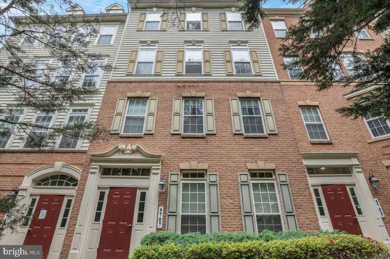 Photo of 5707 Callcott Way Unit G Alexandria, VA 22312