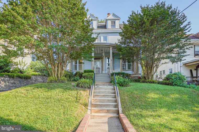 Photo of 1033 Newton St NE Washington, DC 20017