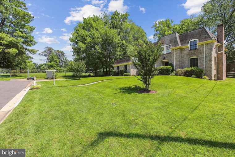 Photo of 7600 Charleston Dr Bethesda, MD 20817