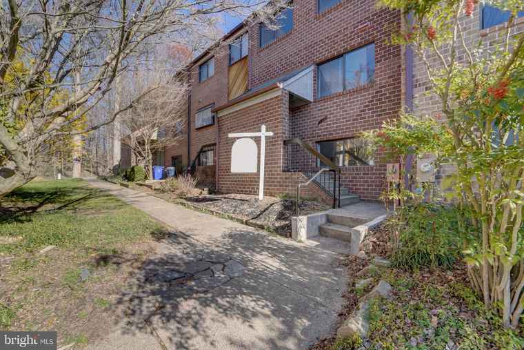 Photo of 9038 Early April Way Columbia, MD 21046