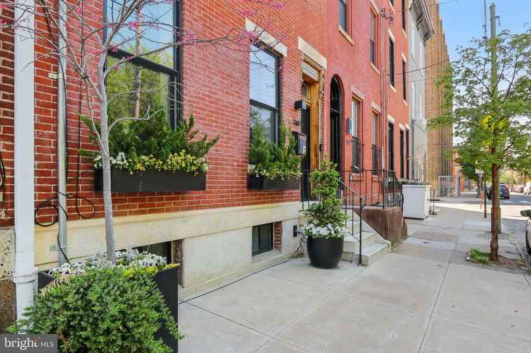 Photo of 767 S 12th St Philadelphia, PA 19147