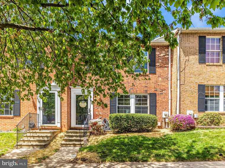 Photo of 1418 Village Oaks Ct Mount Airy, MD 21771