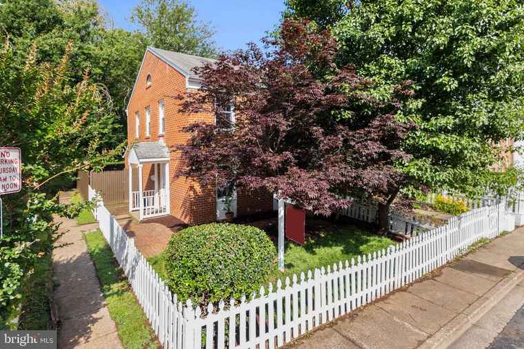Photo of 9746 Bragg Ln Manassas, VA 20110