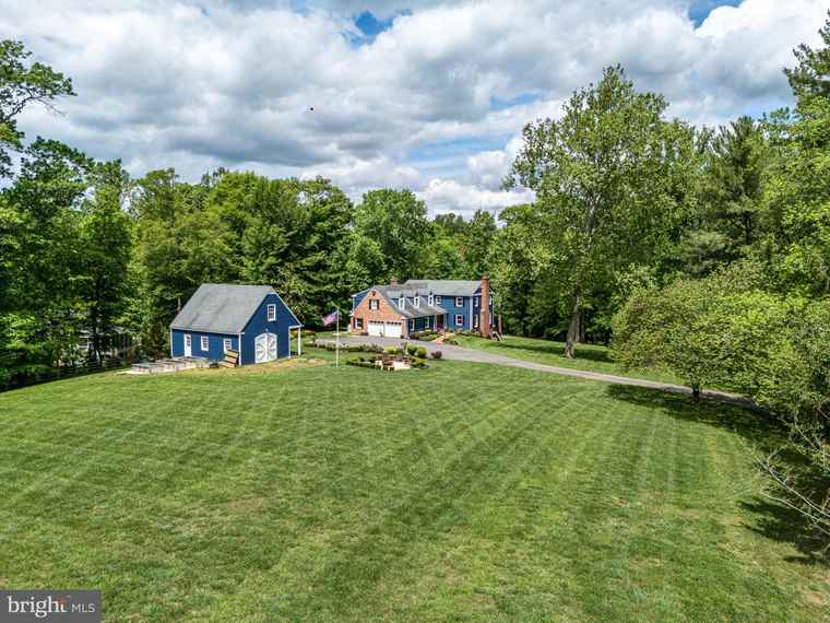 Photo of 218 Walker Rd Great Falls, VA 22066