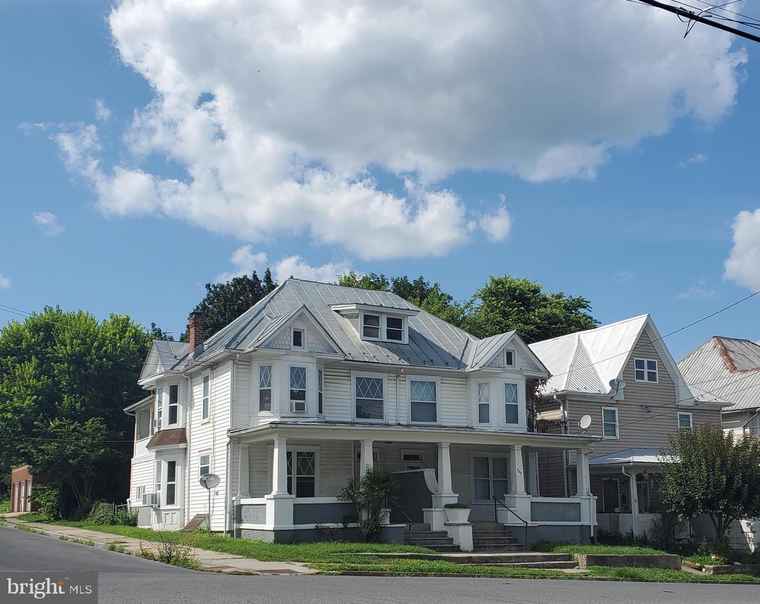 Photo of 449 / 451 Faulkner Ave Martinsburg, WV 25401