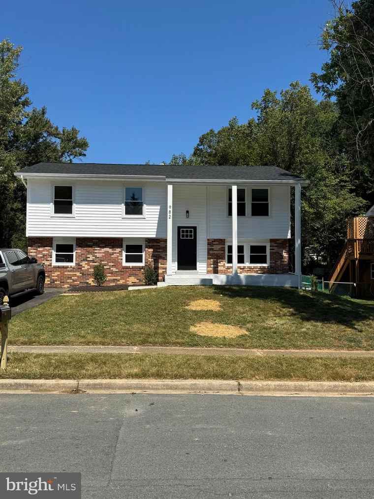 Photo of 982 Summer Hill Dr Gambrills, MD 21054