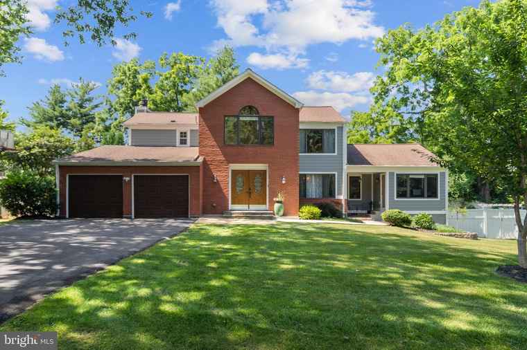 Photo of 9524 Woodington Dr Potomac, MD 20854