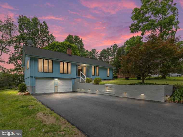 Photo of 261 W Chestnut Hill Rd Newark, DE 19713
