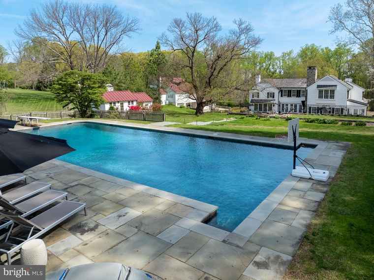Photo of 35 Charwynn Ln Malvern, PA 19355