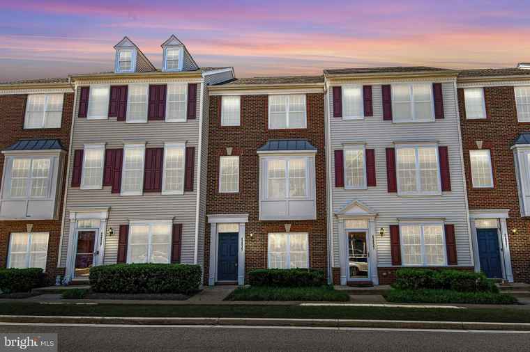 Photo of 42825 Pamplin Ter Chantilly, VA 20152