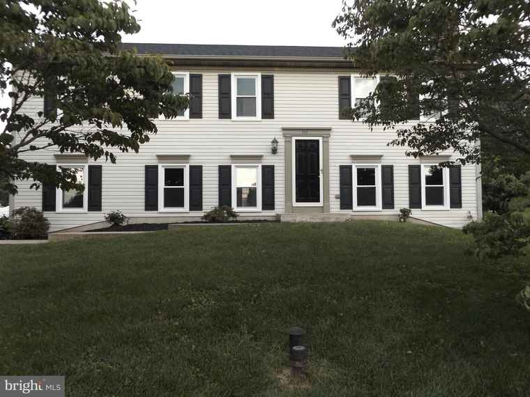 Photo of 235 Landis Dr Lancaster, PA 17602