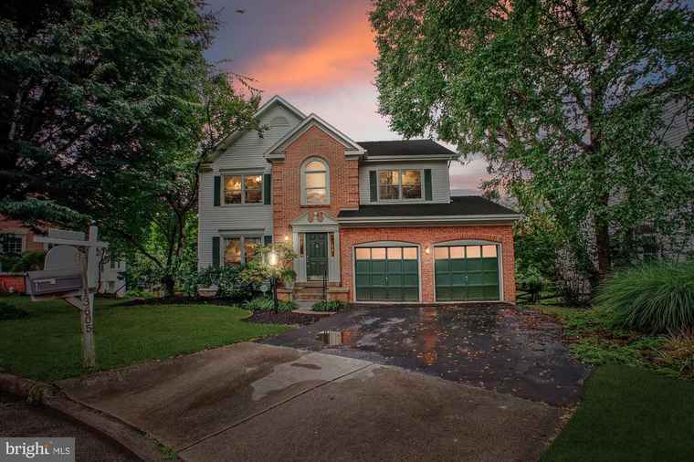 Photo of 13605 Old Chatwood Pl Chantilly, VA 20151