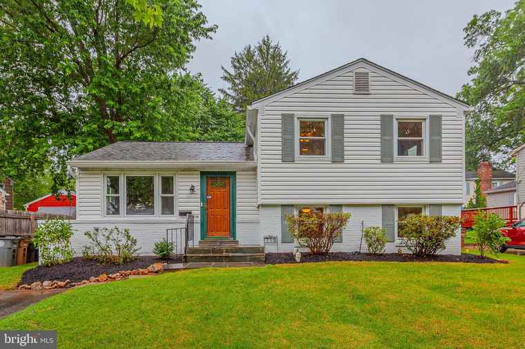 Photo of 719 Woodburn Rd Rockville, MD 20851