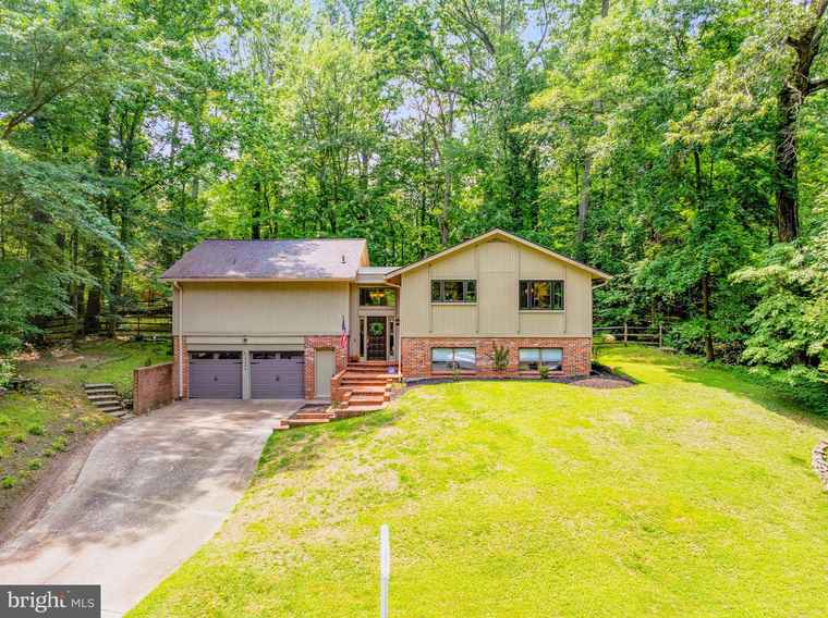 Photo of 2404 Sugarberry Ct Reston, VA 20191