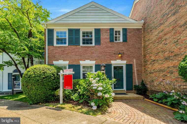 Photo of 3221 Adams Ct Fairfax, VA 22030