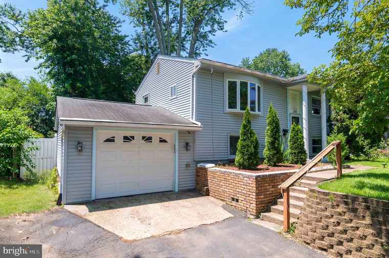Photo of 1301 Columbia Rd Woodbridge, VA 22191