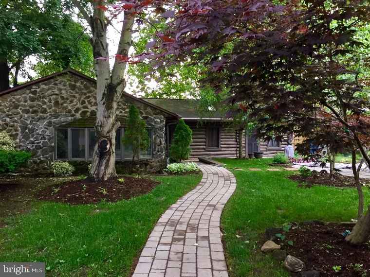 Photo of 1820 Longwood Rd Edgewater, MD 21037
