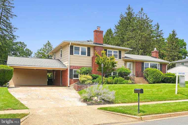 Photo of 912 Fairway Dr NE Vienna, VA 22180