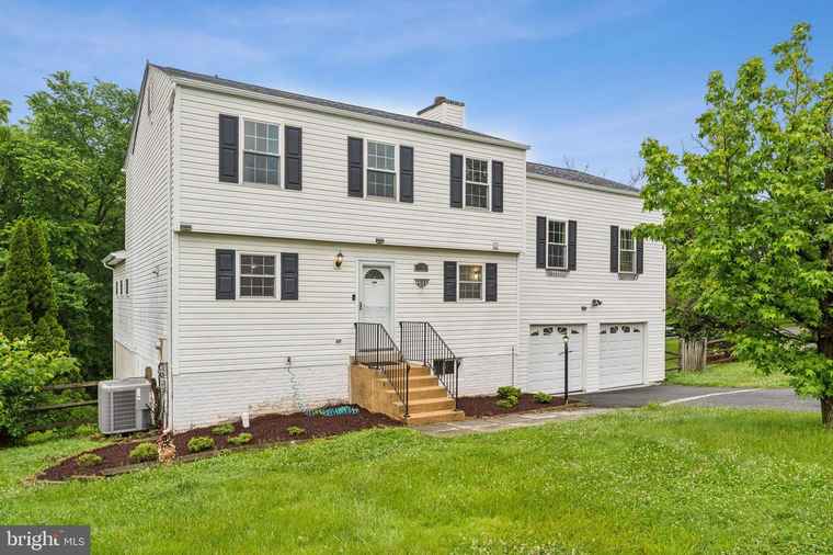 Photo of 13320 Scibilia Ct Fairfax, VA 22033