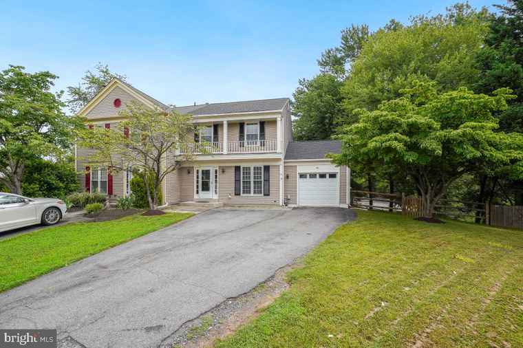 Photo of 18 Noblewood Ct Gaithersburg, MD 20878
