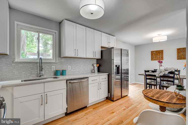 Photo of 12109 Lauderdale Dr Rockville, MD 20852