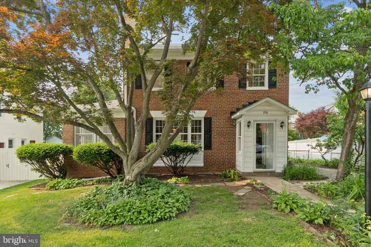 Photo of 206 E Indian Spring Dr Silver Spring, MD 20901