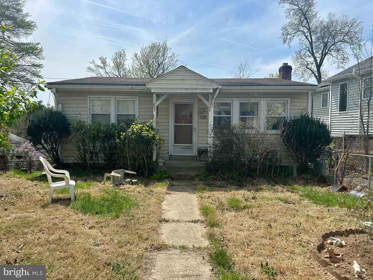 Photo of 203 Woodland Rd Rockville, MD 20850