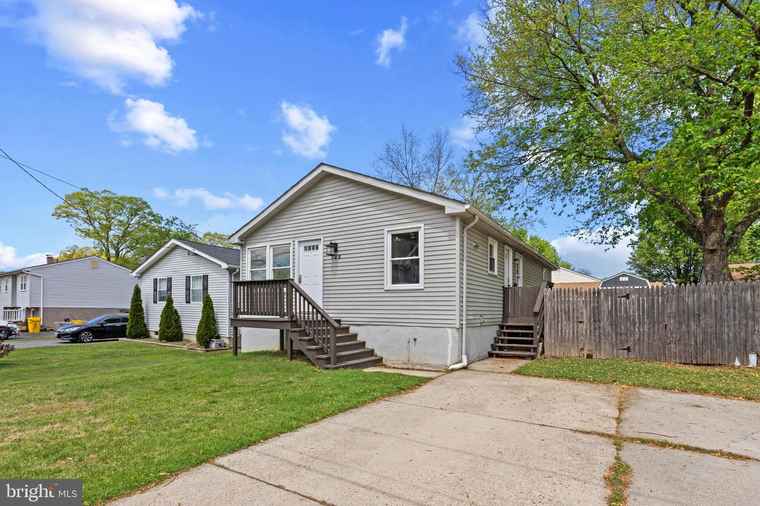 Photo of 722 210th St Pasadena, MD 21122