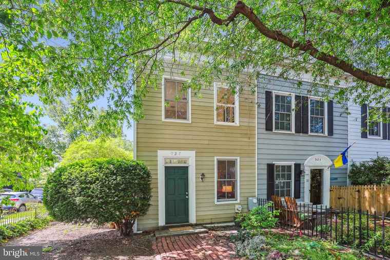 Photo of 927 G St SE Washington, DC 20003