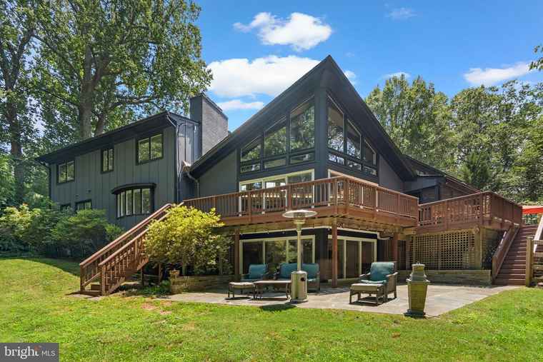 Photo of 10909 Burbank Dr Potomac, MD 20854