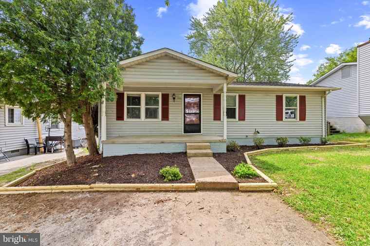 Photo of 130 Oak View Dr SE Leesburg, VA 20175