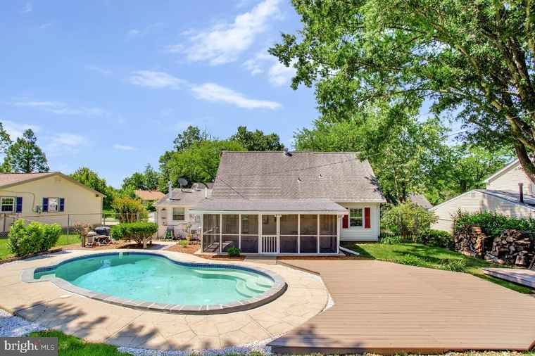 Photo of 2912 Barrister Ln Bowie, MD 20715