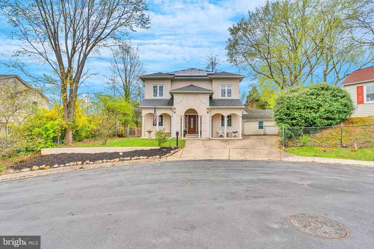 Photo of 4 Burgundy Ct Rockville, MD 20850
