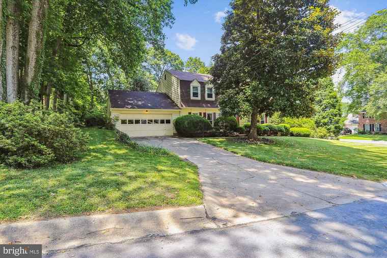 Photo of 6507 Landon Ln Bethesda, MD 20817